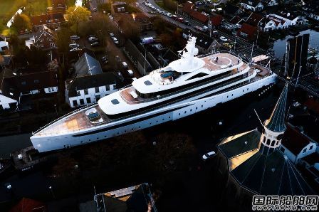 Thrilling! Newly built 100m superyacht "squeezed" through small canal from factory
