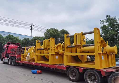 6 sets of 30T hydraulic winches and 6 sets of hydraulic pump stations are sent abroad