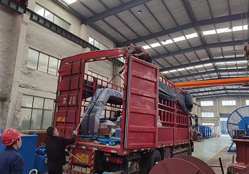 Two sets of A-type hoists are sent to Zhanjiang