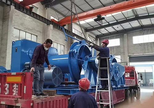 Two sets of 35T electric frequency conversion winches were sent to the port shipyard