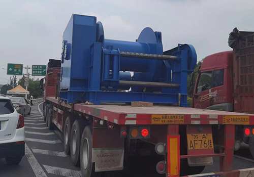 Two sets of 50T electric variable frequency winches were sent to Yizheng!