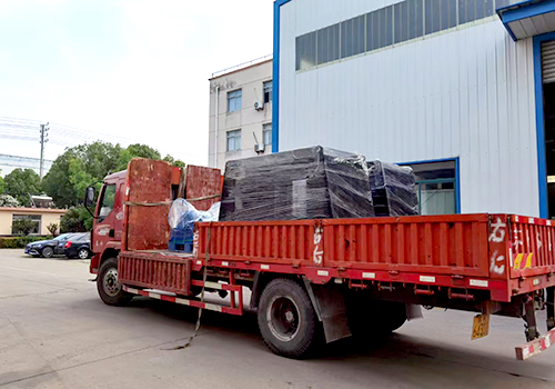 Two sets of A78 fairleads and three manual winches were sent to China Merchants Heavy Industry Haimen Base
