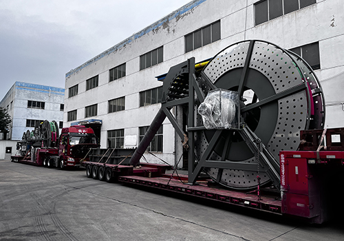 Отгружены шланговые лебедки 80КН и 45КН.