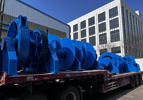 Отправлена ​​комбинированная машина с гидравлической якорной лебедкой диаметром 60 мм.