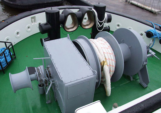 marine-deck-winch.jpg