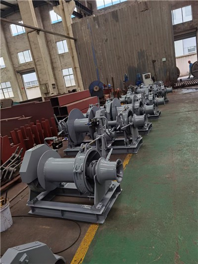 Two shipset of hydraulic windlass/winch.jpg