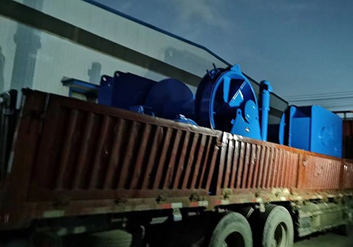 2 sets of 35T electric winches.jpg