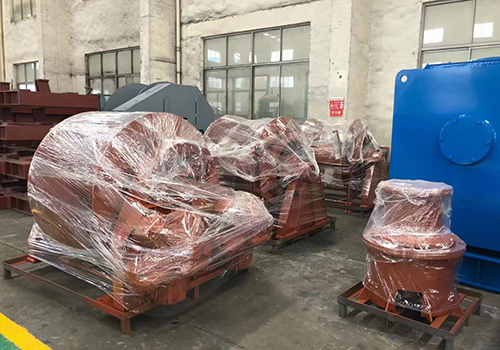 Three sets of 20T hydraulic winches.jpg