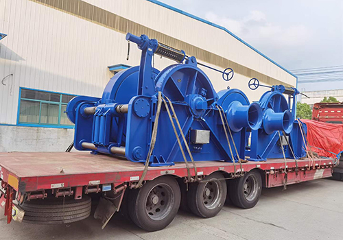 300KN hydraulic winch.jpg