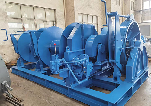 two 125kn hydraulic winches.jpg